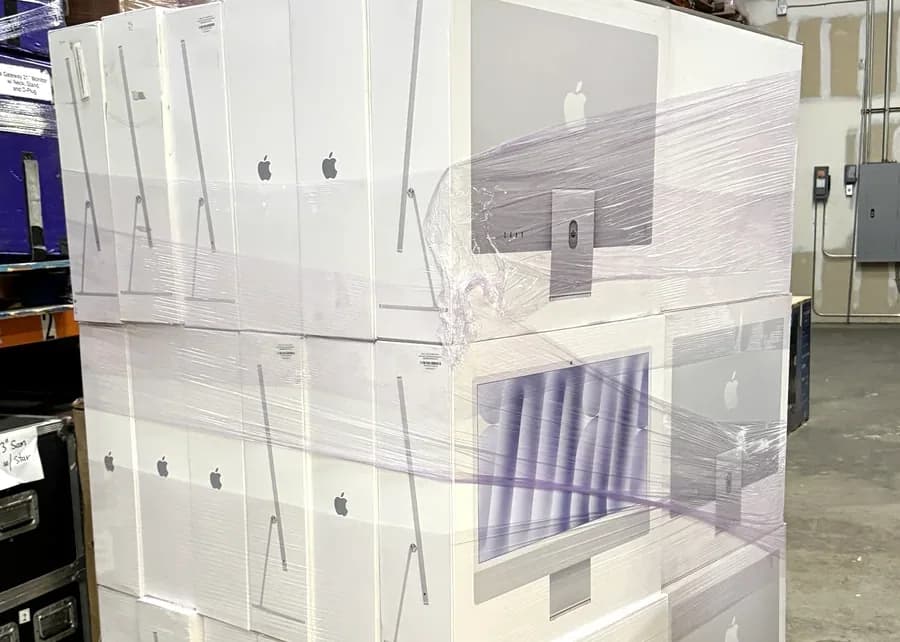 Macintosh computers available to rent